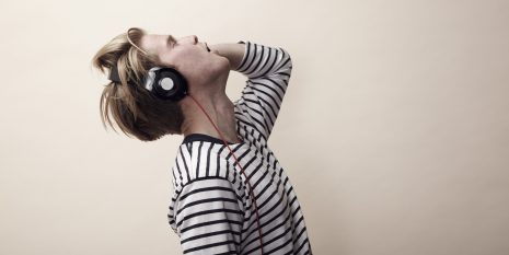 4 dampak negatif earphone